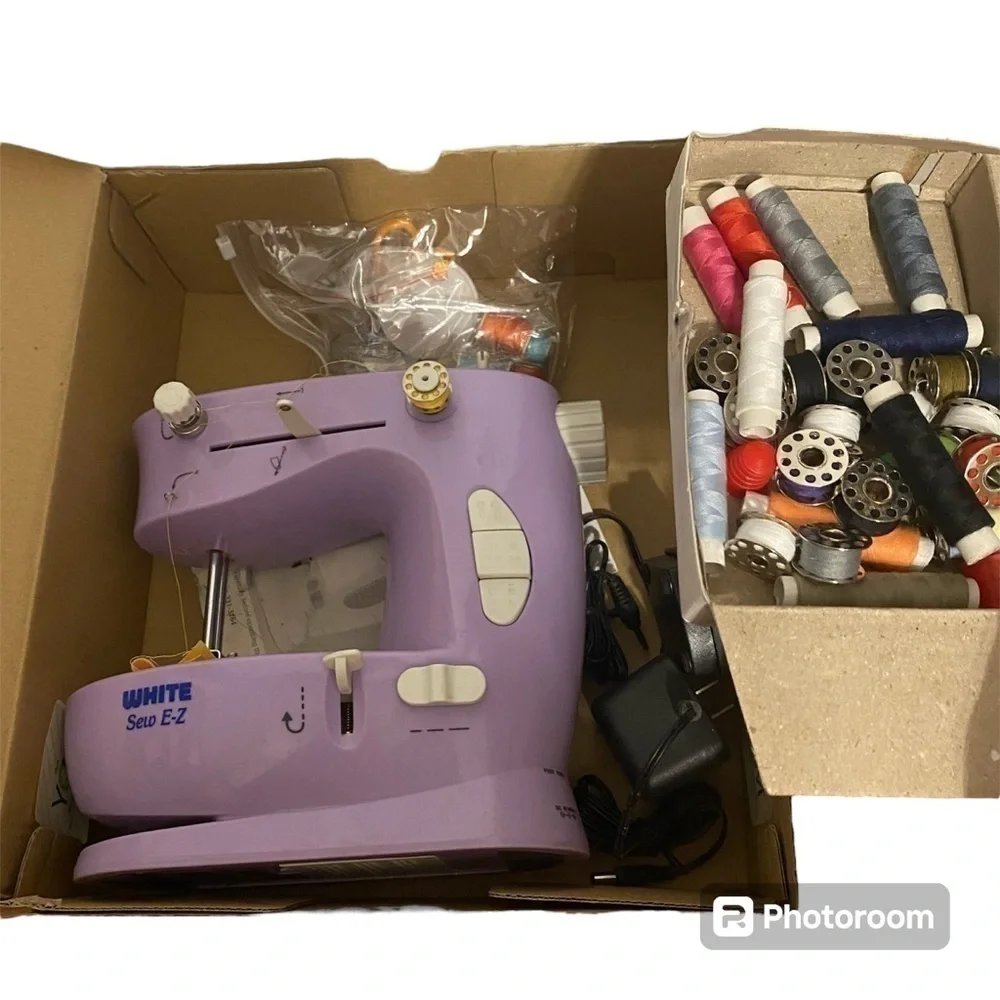 White Sew EZ Model W338 Mini Sewing Machine W/ Lots of Extra Thread Purple